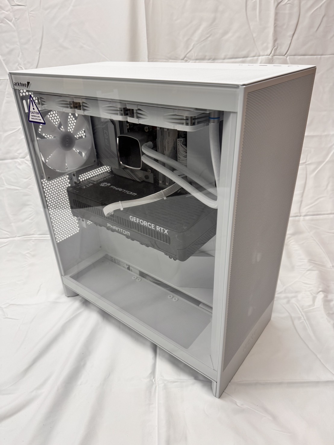 【中古】NZXT AMD Ryzen 7 9800X3D/DDR5 64GB/M.2 SSD 4TB/GeForce RTX 5080/Windows 11 Home（保証1ヶ月間）
